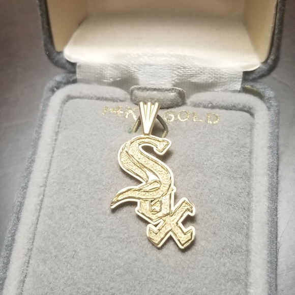 White Sox MLB 14kt Charm - Picture 2 of 5